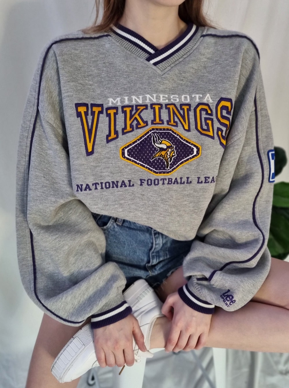 Vintage Vikings Sweatshirt - Claire de Lunar